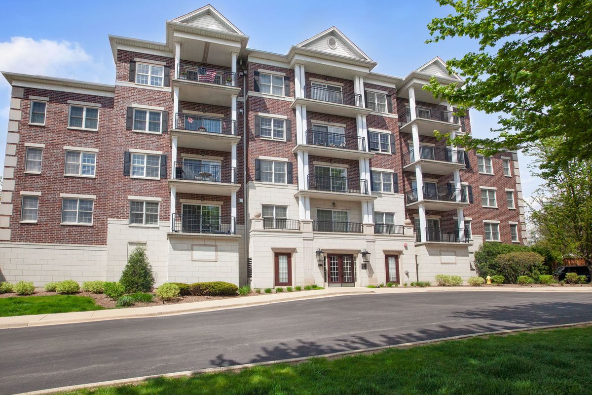 446 McDaniels Circle, Clarendon Hills, IL 60514