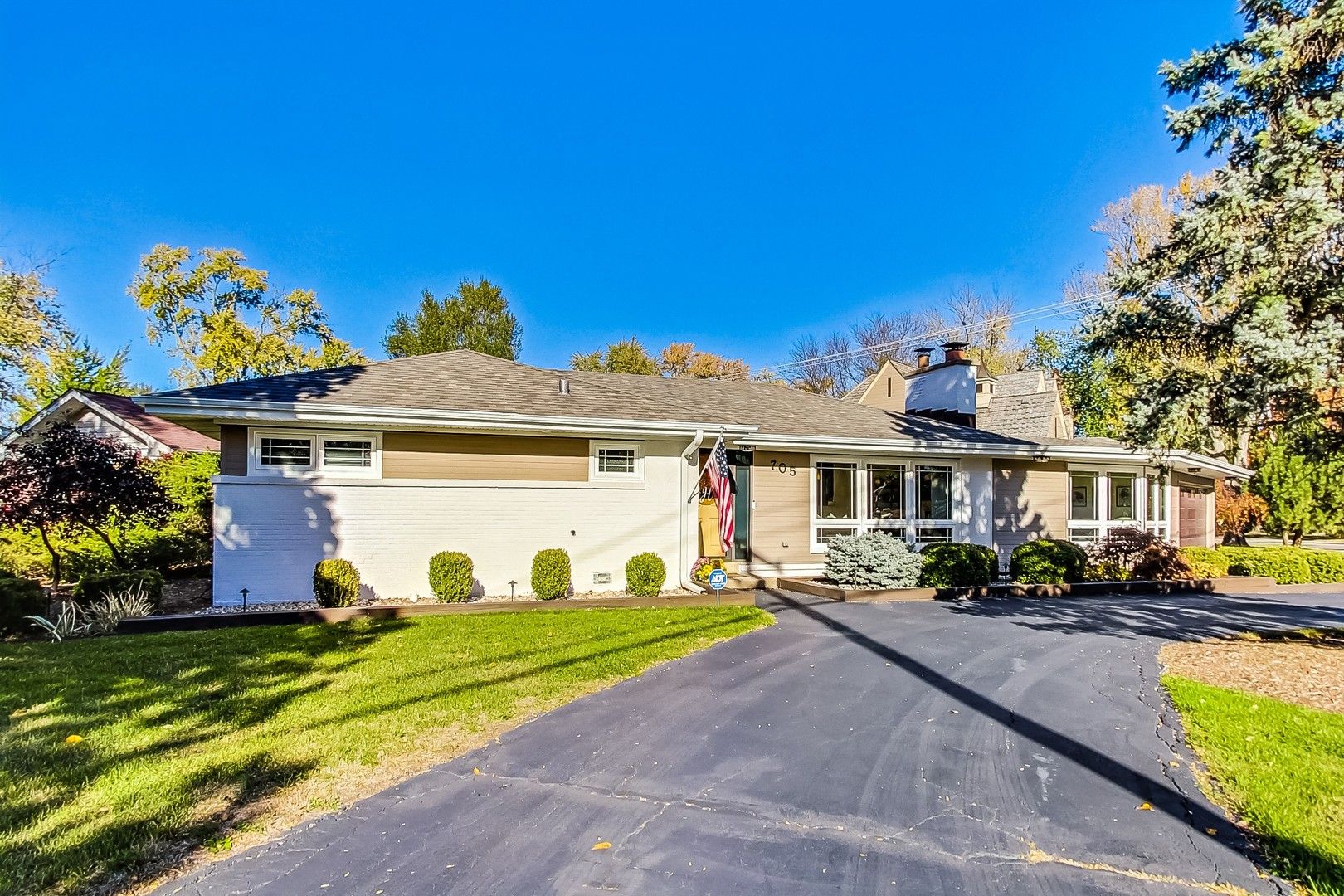 705 N County Line Road — Hinsdale, IL 60521