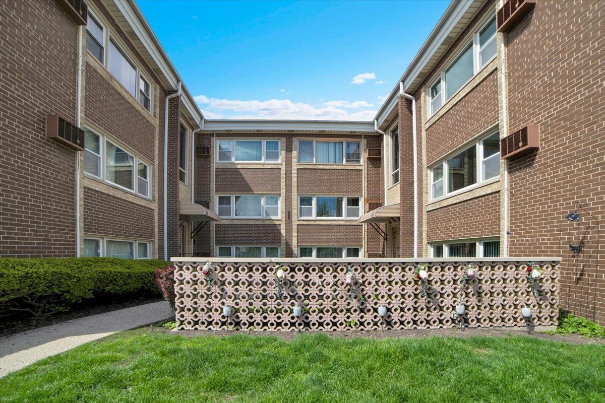 2257 Des Plaines Avenue, North Riverside, IL 60546