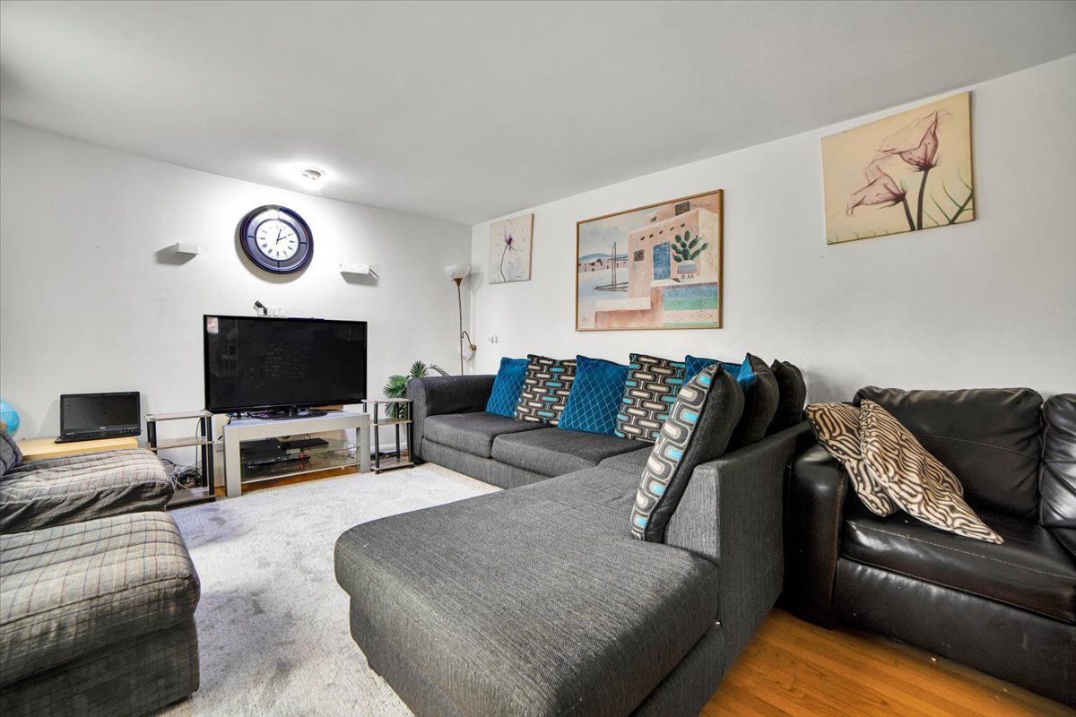 2257 Des Plaines Avenue #1NE, North Riverside, IL 60546