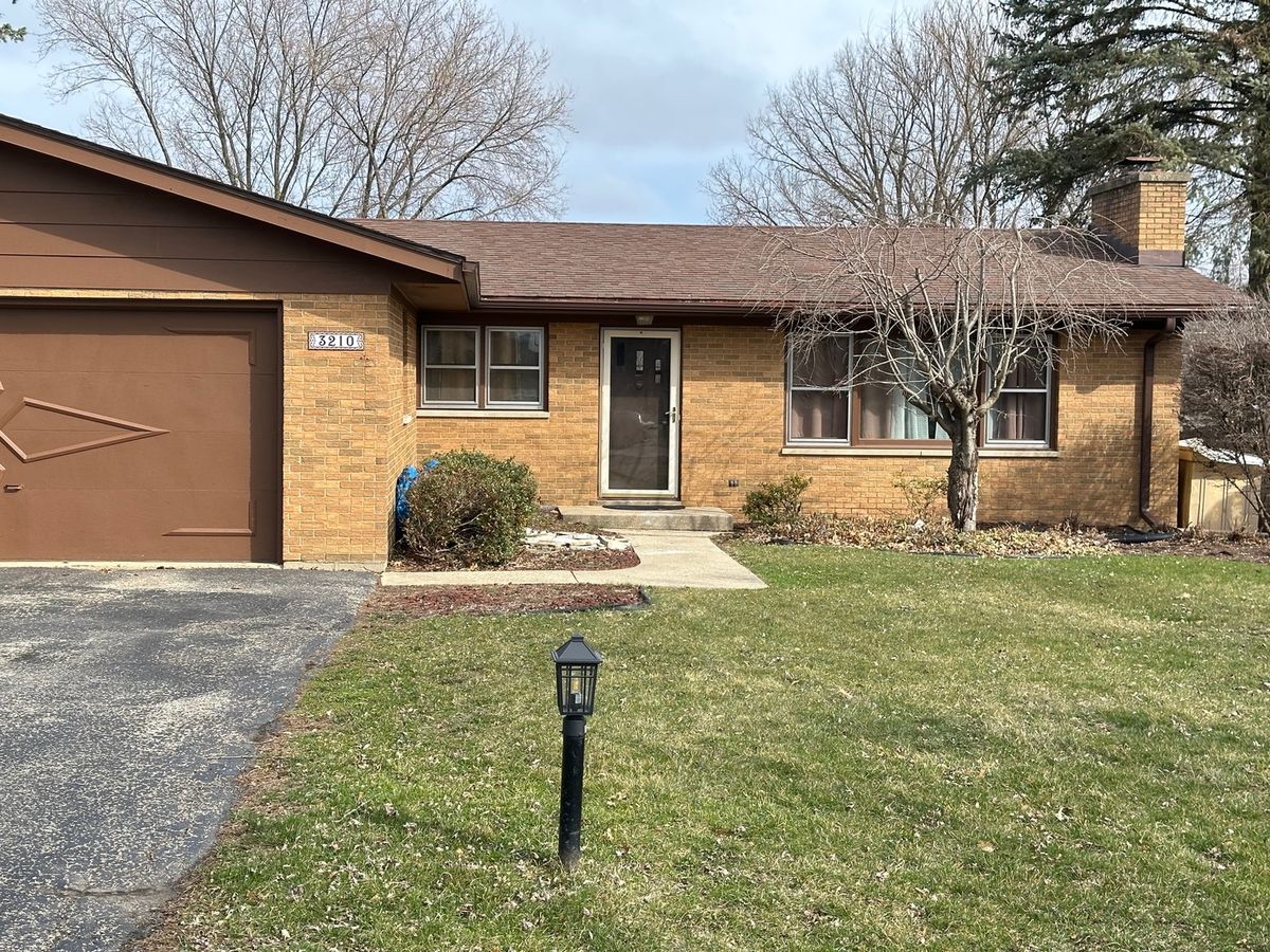 3210 Vista Terrace, McHenry, IL 60050