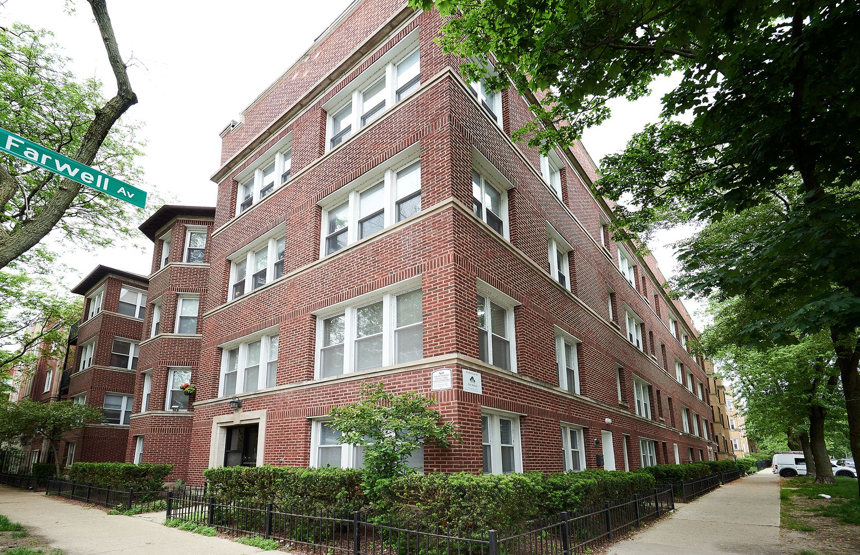 1609 W Farwell Avenue #3 — Chicago, IL 60626