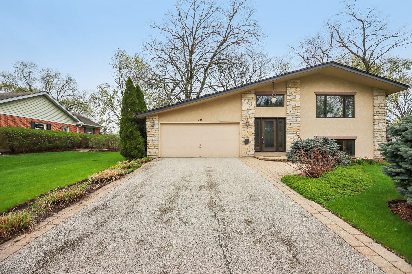 236 Monument Avenue — Barrington, IL 60010