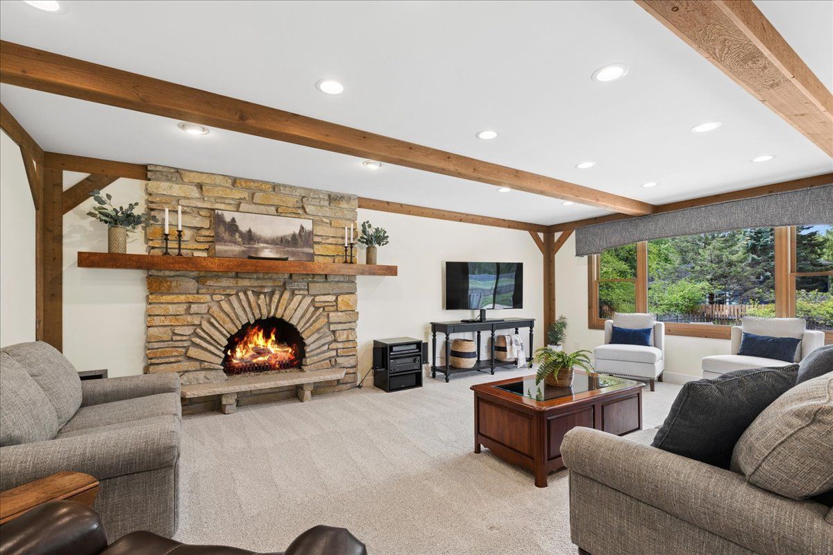 1207 Abbey Court, Libertyville, IL 60048