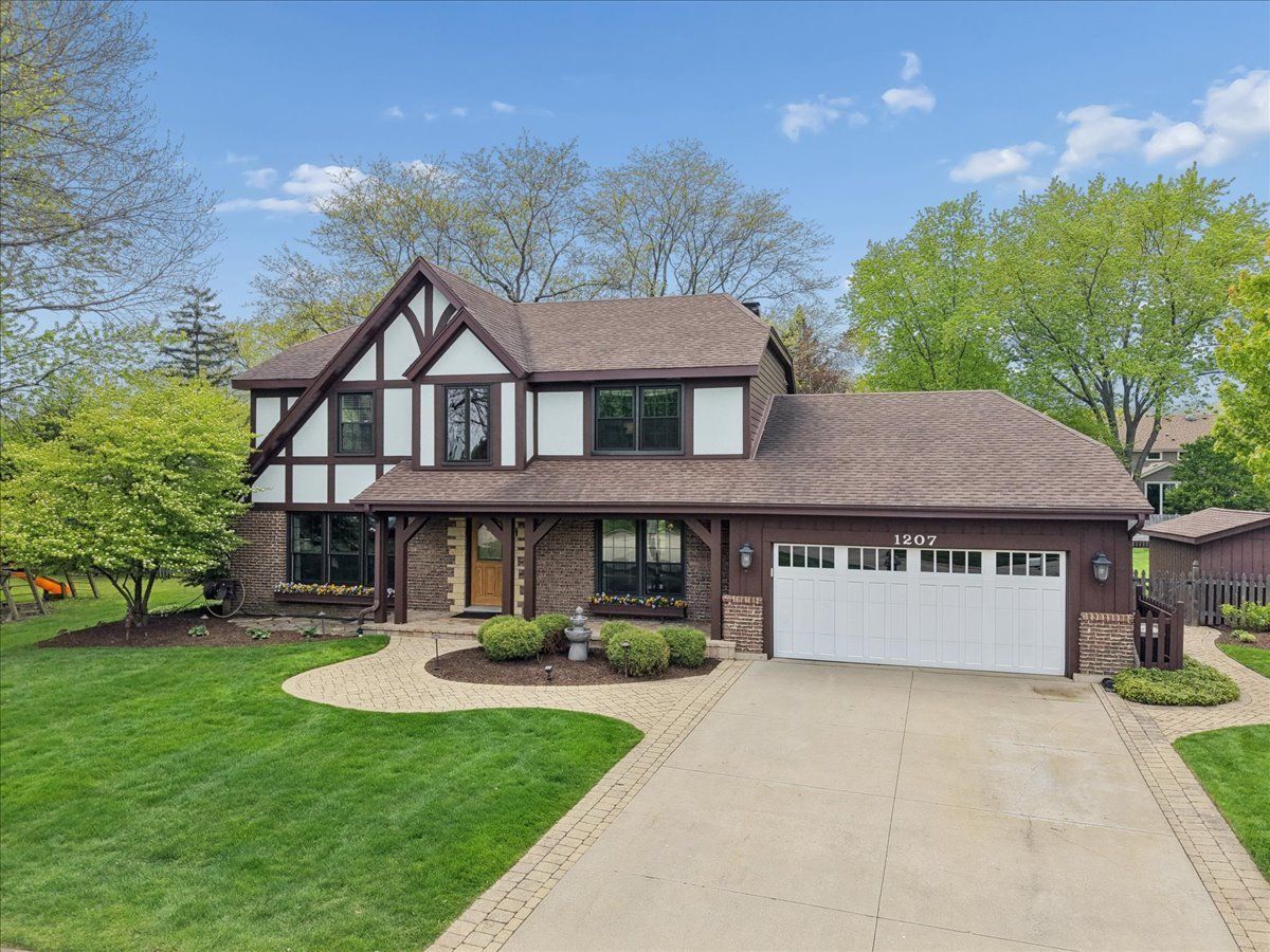 1207 Abbey Court — Libertyville, IL 60048