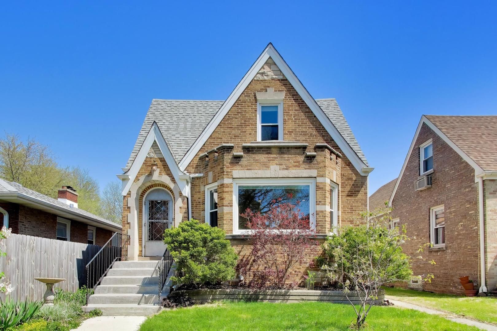 4885 N Austin Avenue — Chicago, IL 60630