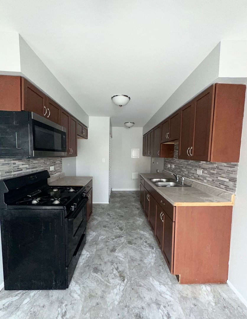 711 Driftwood Court, University Park, IL 60484