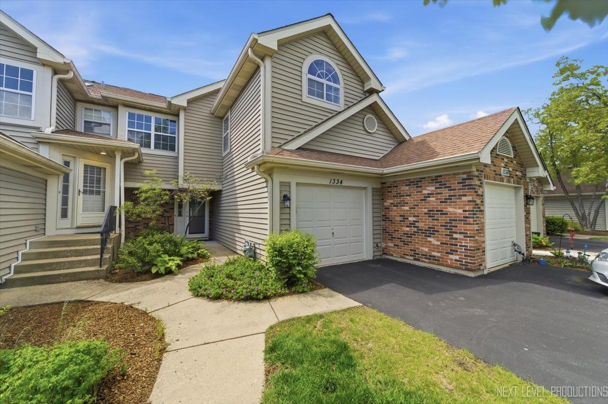 1334 Coldspring Road, Carol Stream, IL 60188