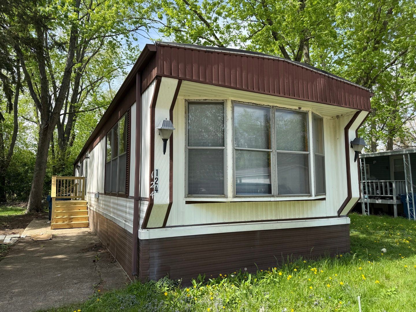 1712 S Dixie Highway #124 — Crete, IL 60417