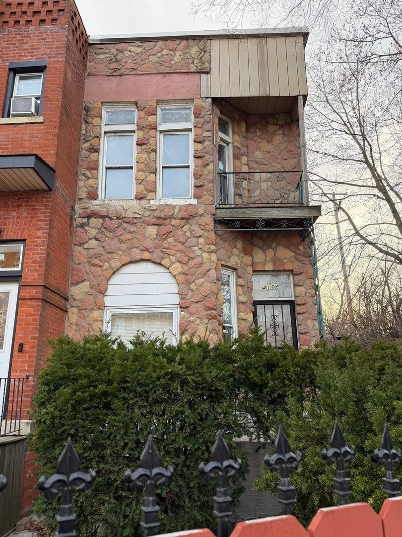 4104 S Lake Park Avenue — Chicago, IL 60653