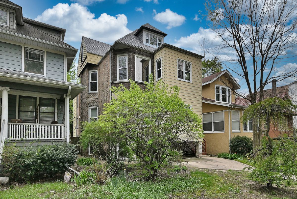 1915 Lunt Avenue, Chicago, IL 60626