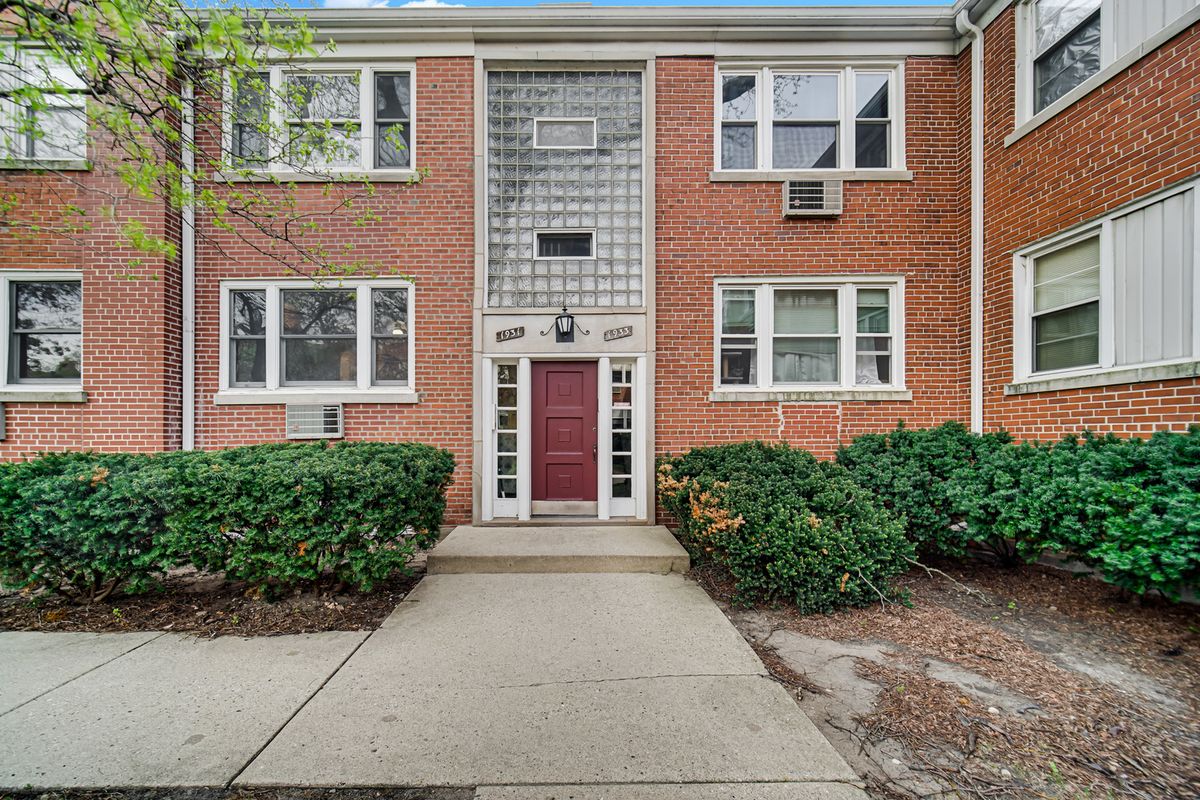 1931 Albion Avenue, Chicago, IL 60626