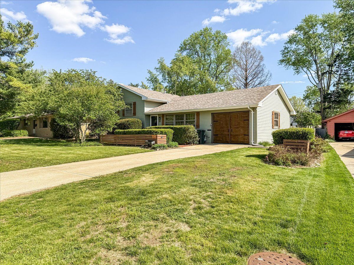 709 Sunnycrest Drive, Urbana, IL 61801