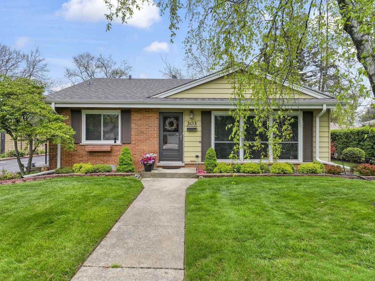 3N303 Emroy Avenue, Elmhurst, IL 60126