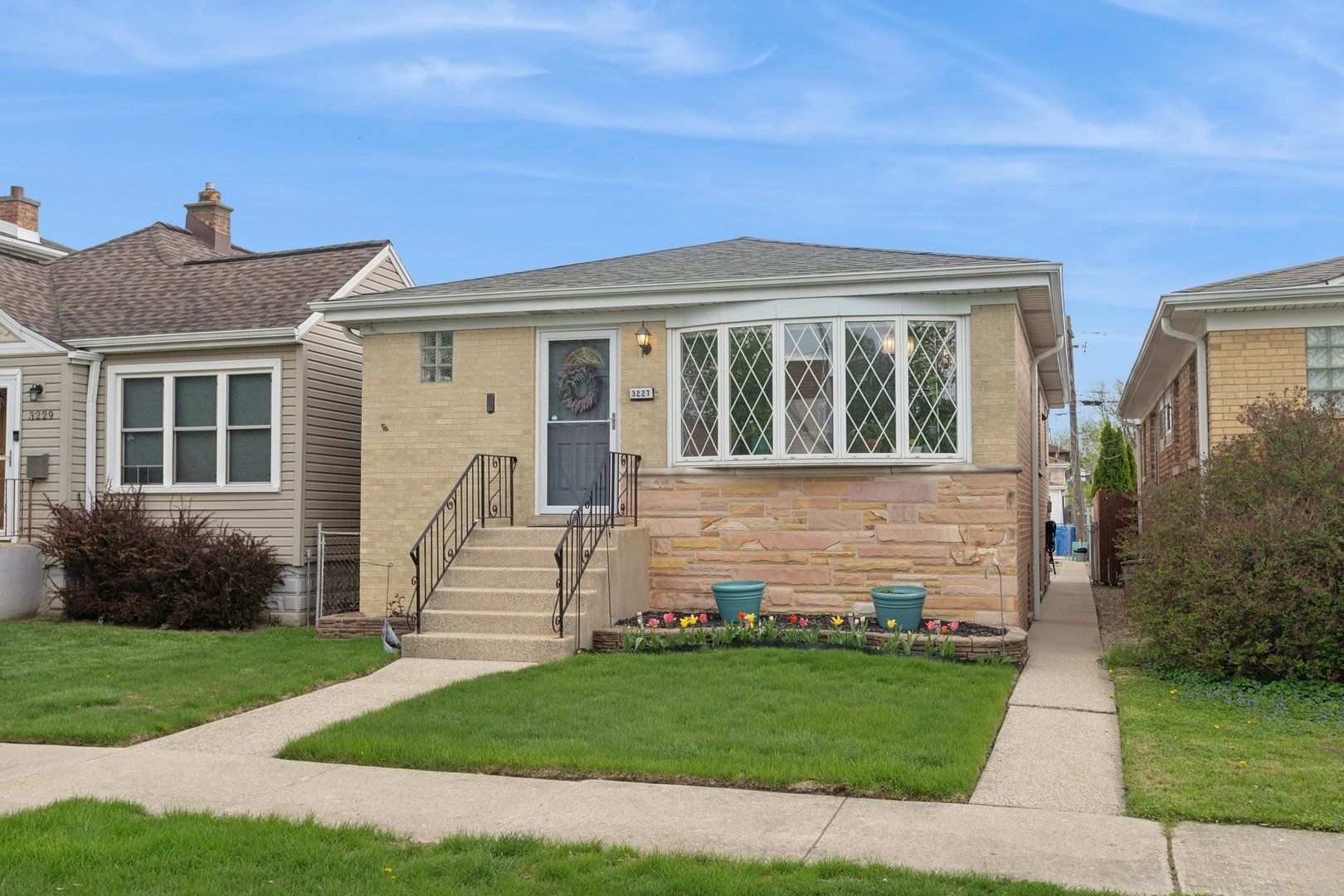 3227 N Pioneer Avenue — Chicago, IL 60634