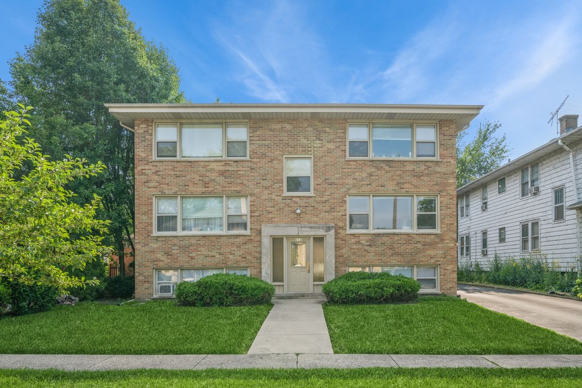 233 Highland Avenue, Arlington Heights, IL 60005