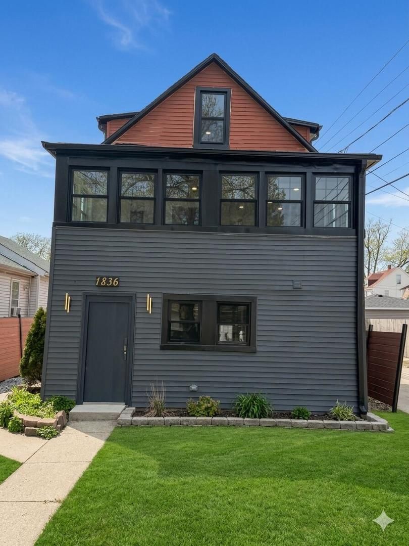 1836 Hartrey Avenue — Evanston, IL 60201