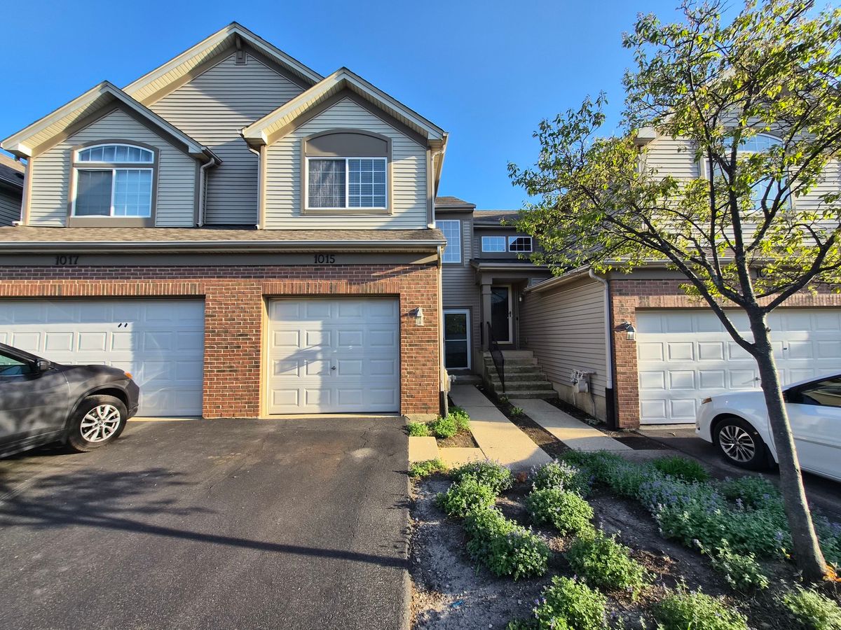 1015 Woodview Court, Aurora, IL 60502