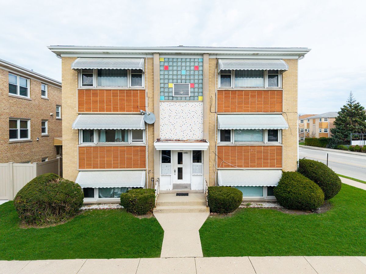 4401 Newcastle Avenue, Harwood Heights, IL 60706