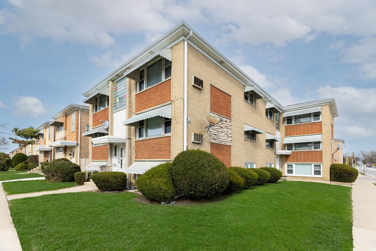 4401 Newcastle Avenue, Harwood Heights, IL 60706