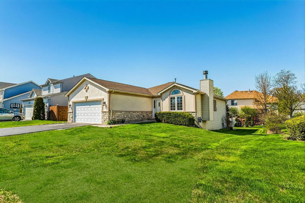 2708 Lucia Avenue, Waukegan, IL 60085