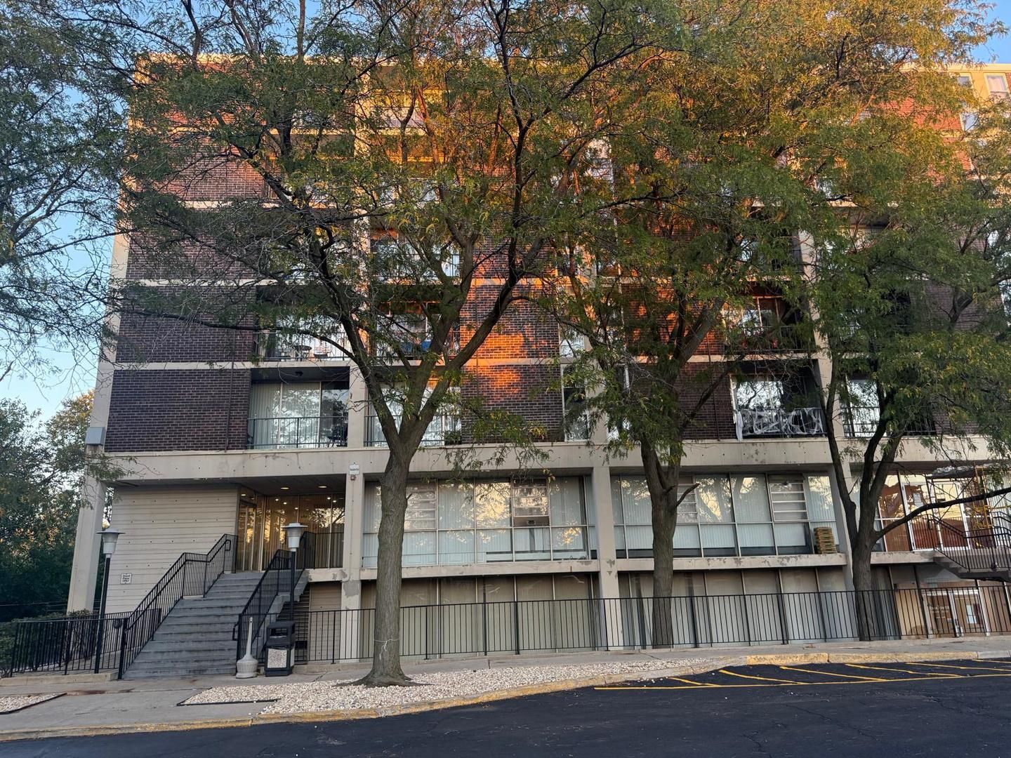 1043 S YORK Road #411 — Bensenville, IL 60106