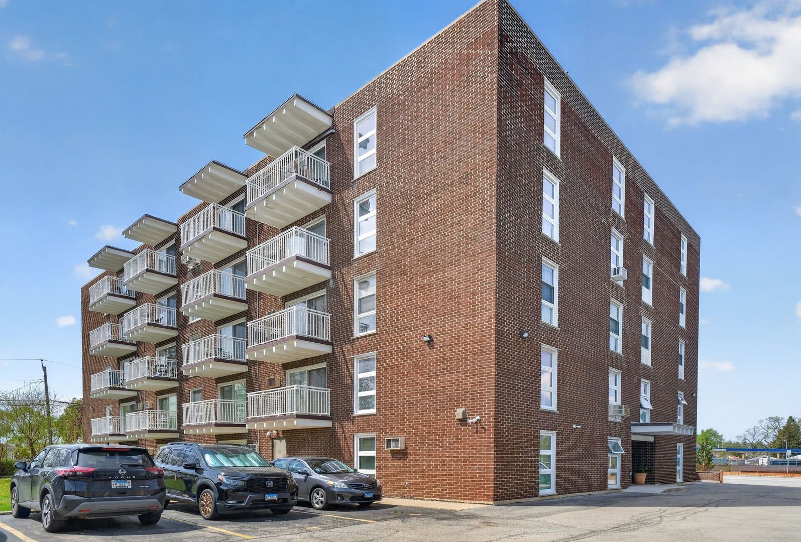 7225 W Higgins Avenue #103 — Chicago, IL 60656