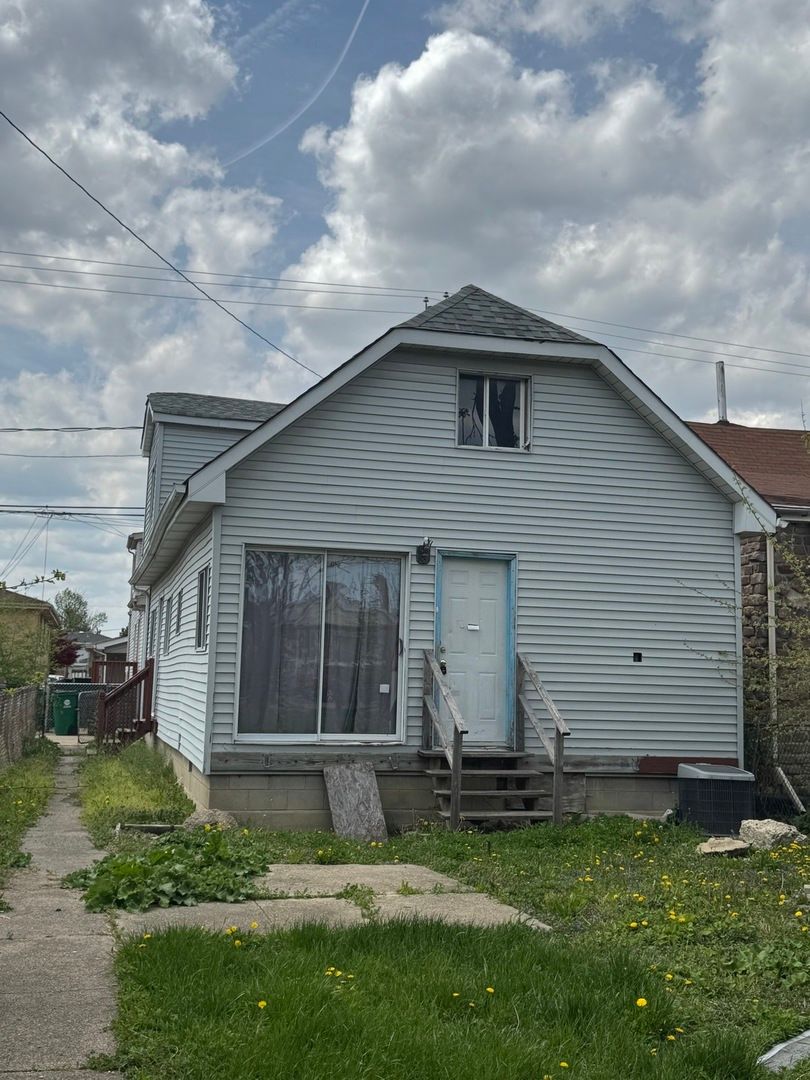 4952 S Laramie Avenue — Chicago, IL 60638