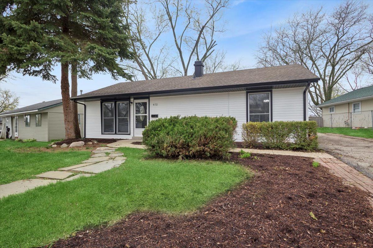 972 Osage Court — Carpentersville, IL 60110