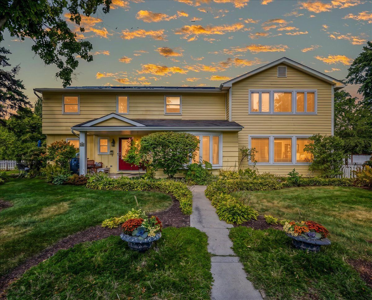 83 Park Boulevard, Glen Ellyn, IL 60137