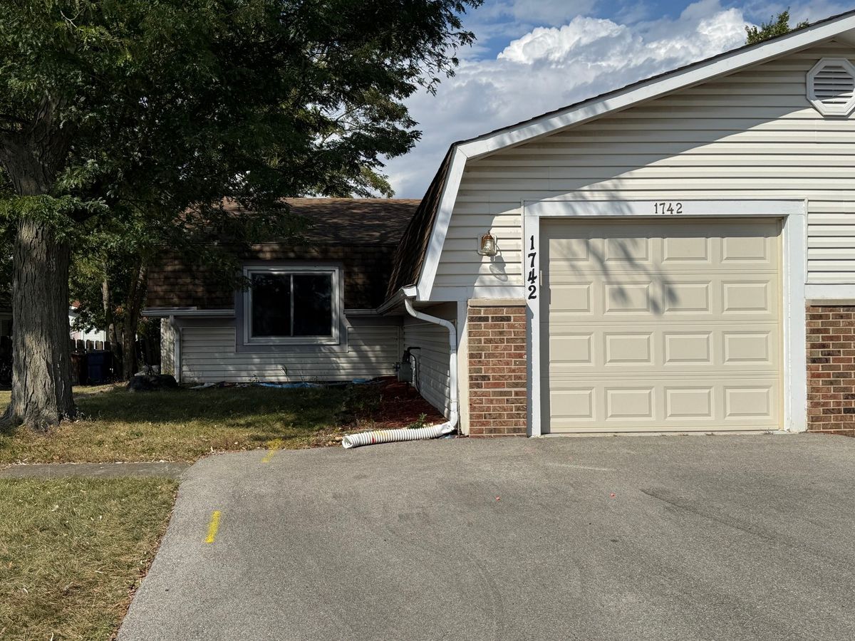 1742 Amherst Circle, Glendale Heights, IL 60139