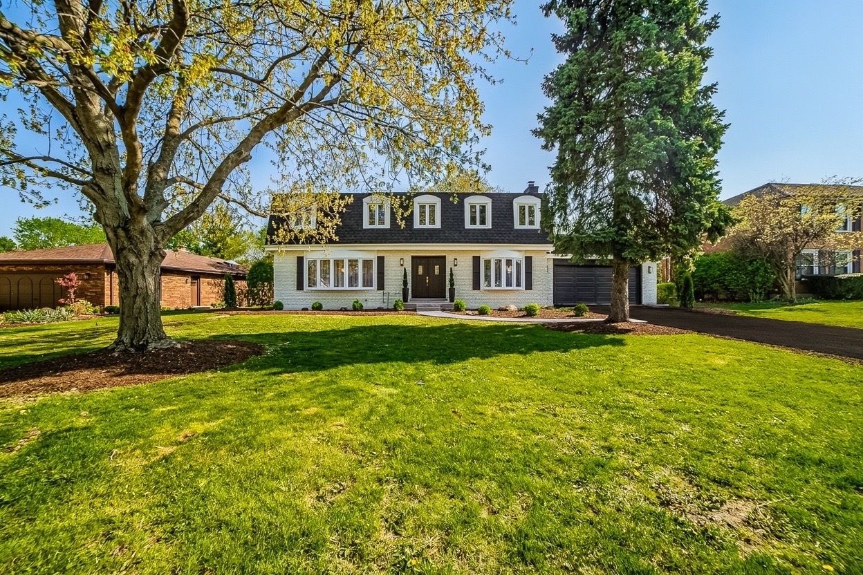 19W071 Avenue Chateaux — Oak Brook, IL 60523