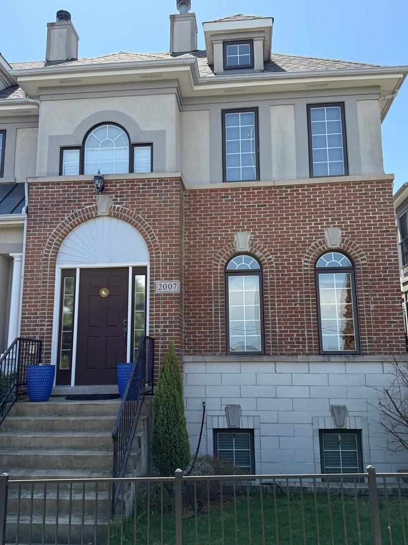 2007 Alta Vista Court, Naperville, IL 60563