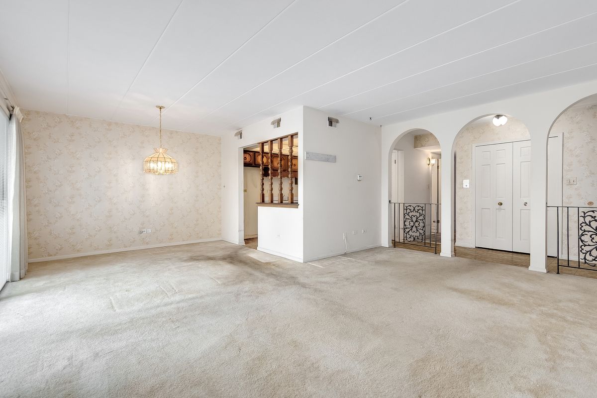 9821 S Keeler Avenue #A, Oak Lawn, IL 60453