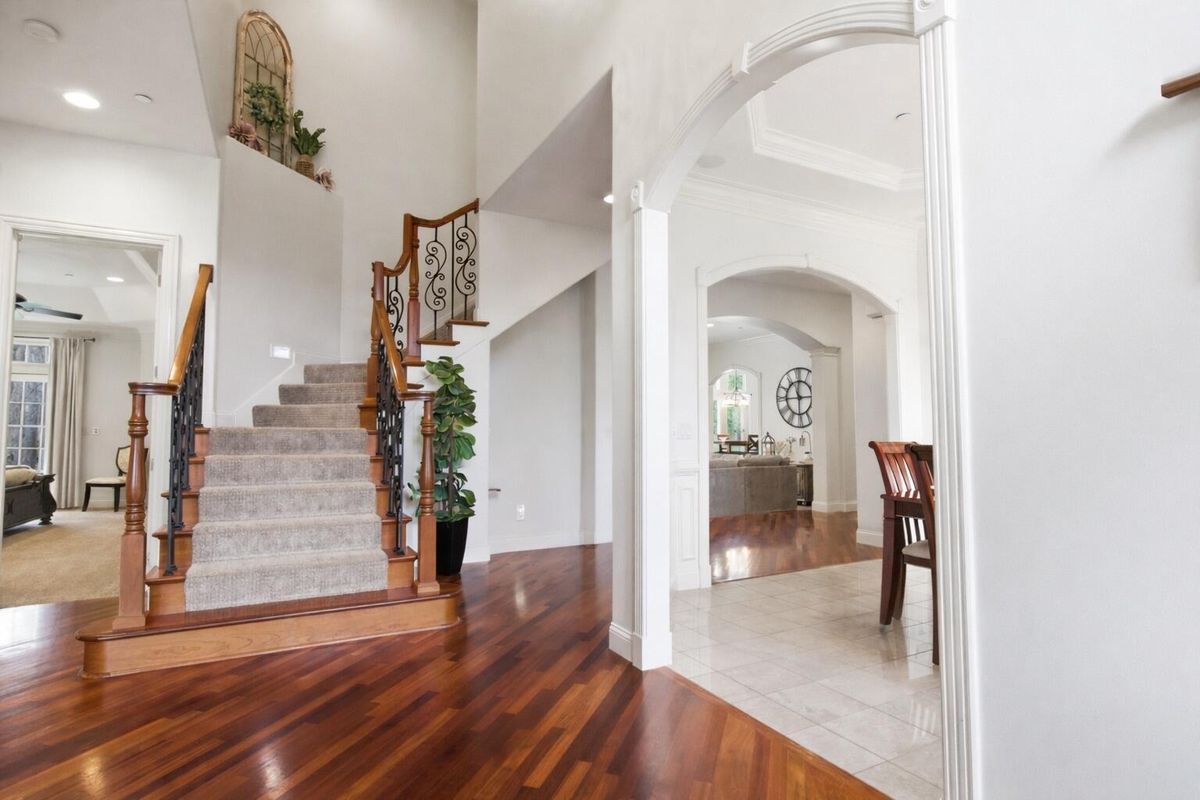 1501 Ridgefield Drive, Mahomet, IL 61853