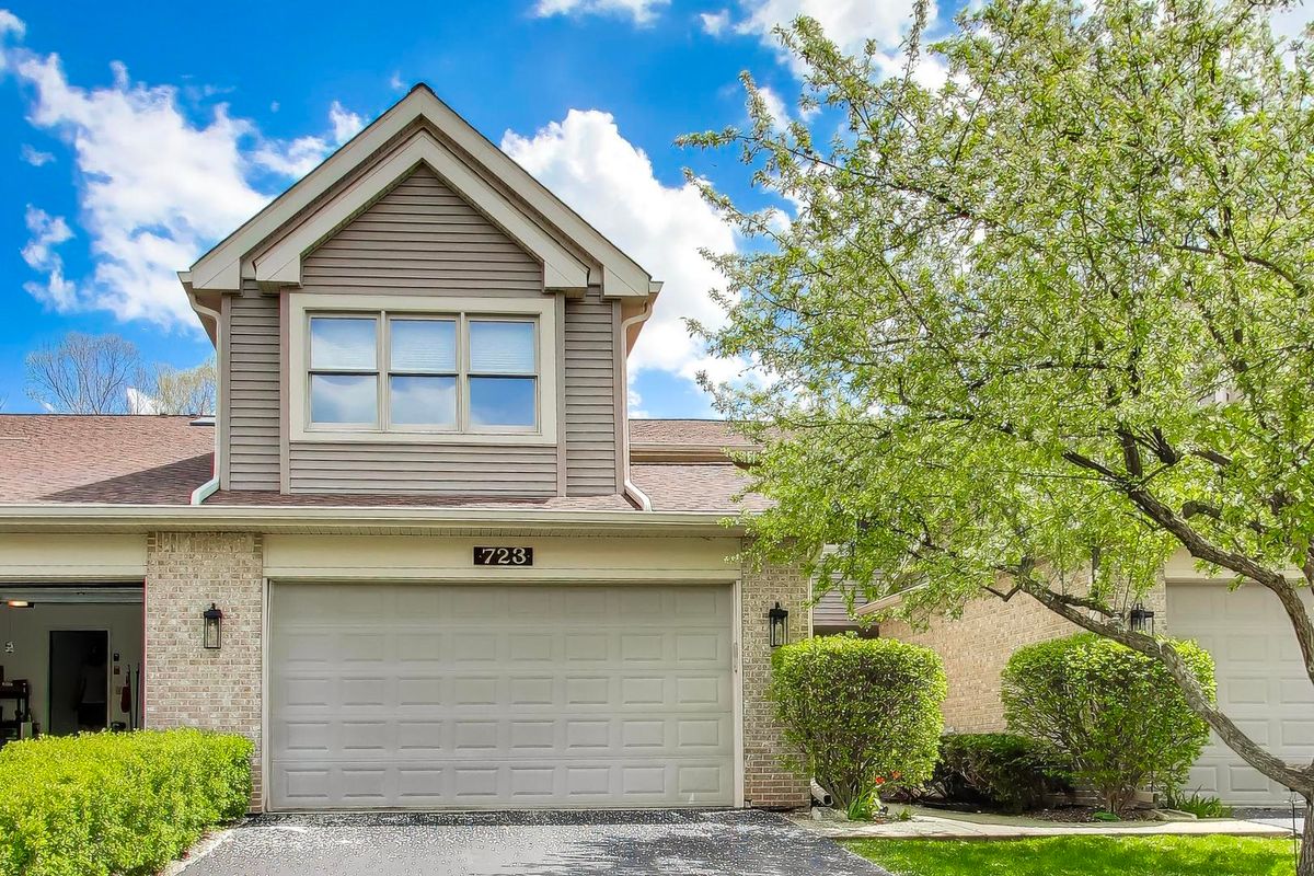 723 Walden Drive, Palatine, IL 60067