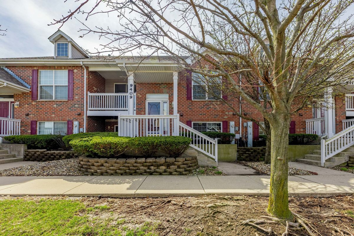 9409 GEORGETOWN Square, Orland Park, IL 60467