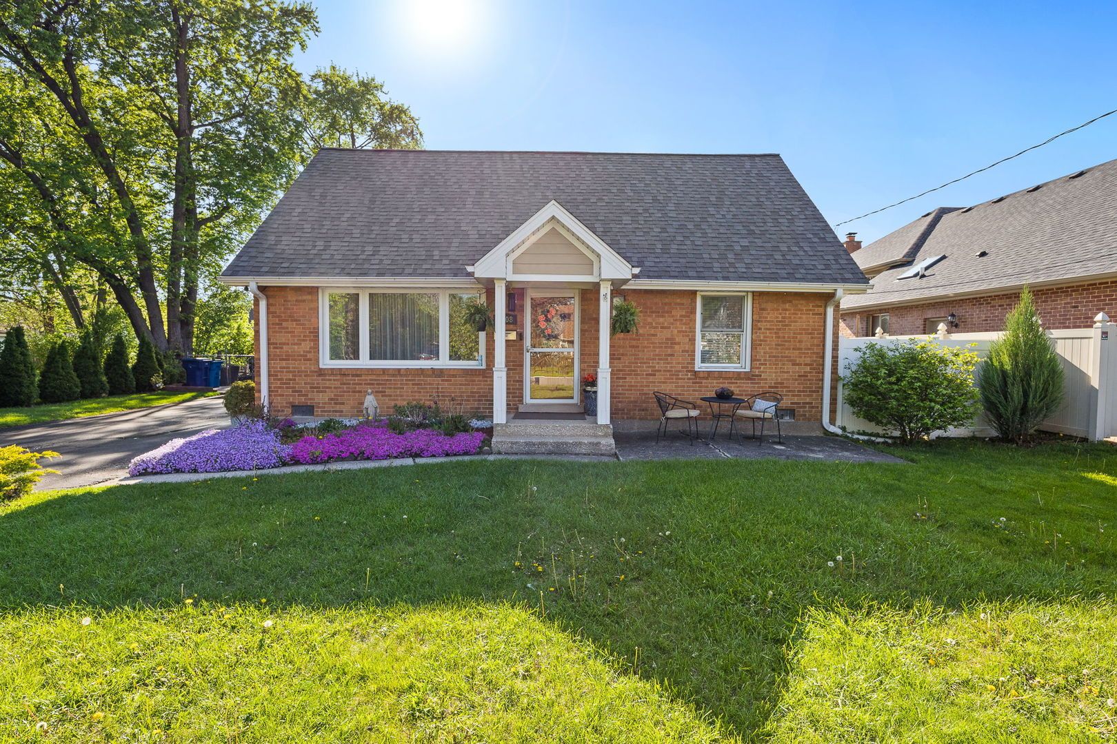 8208 Natoma Avenue — Burbank, IL 60459