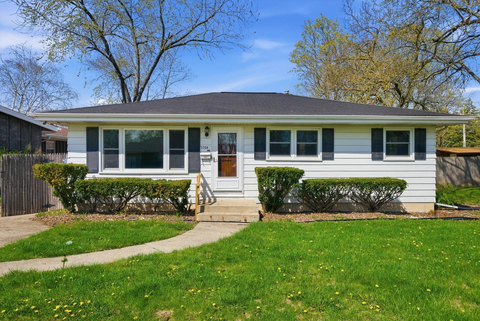 2204 Joanna Avenue — Zion, IL 60099