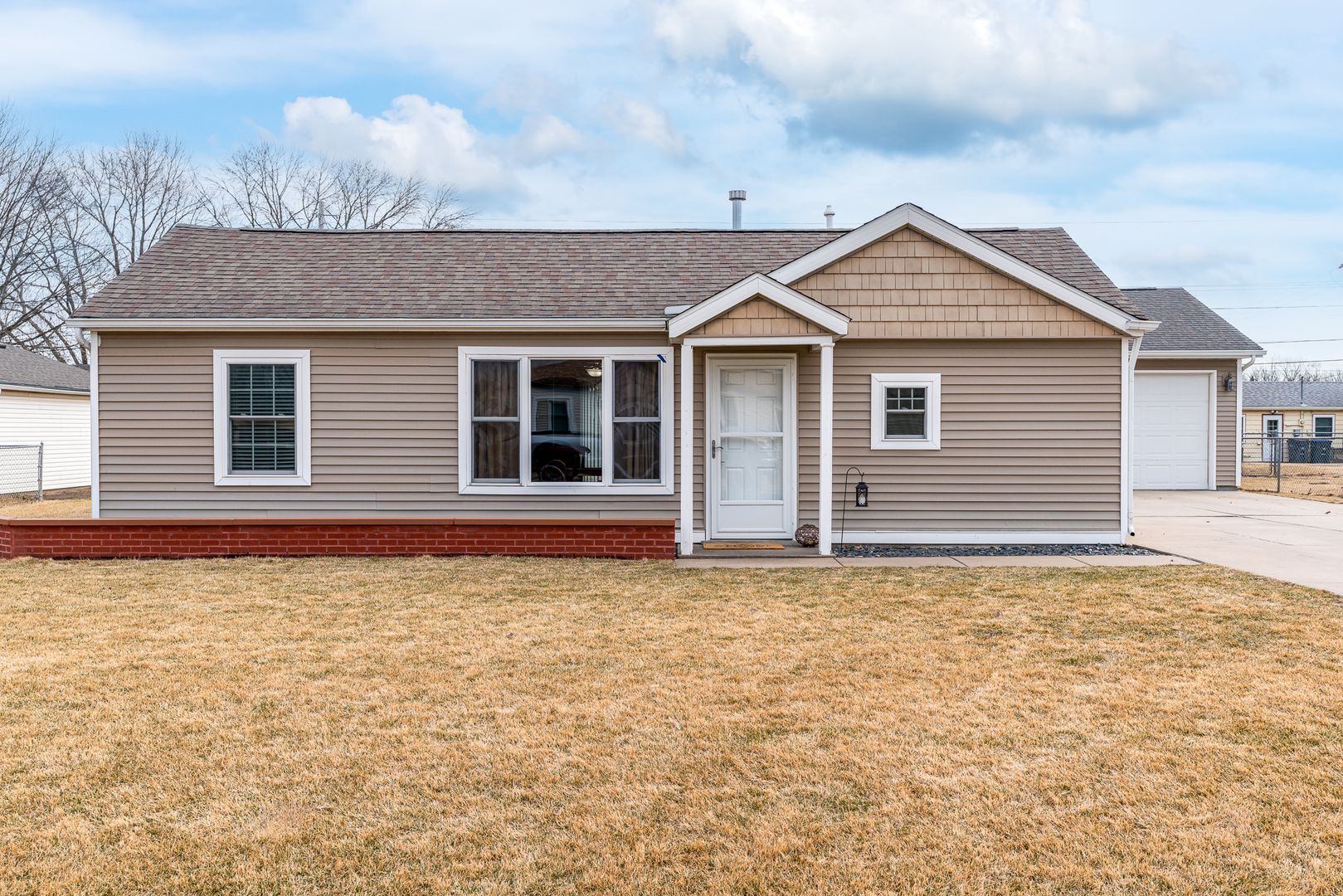 12 SUBURBAN HEIGHTS — Milan, IL 61264