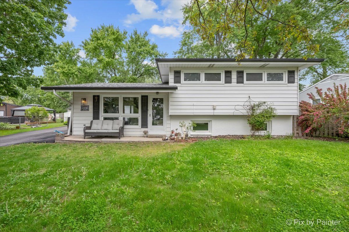 34W912 Clyde Parkway — St. Charles, IL 60174