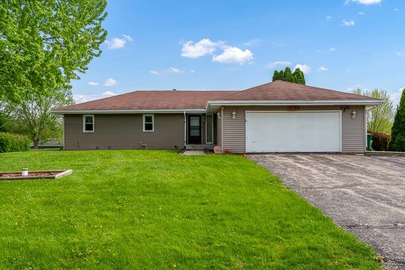 6159 UPPER RIDGE Way — Roscoe, IL 61073