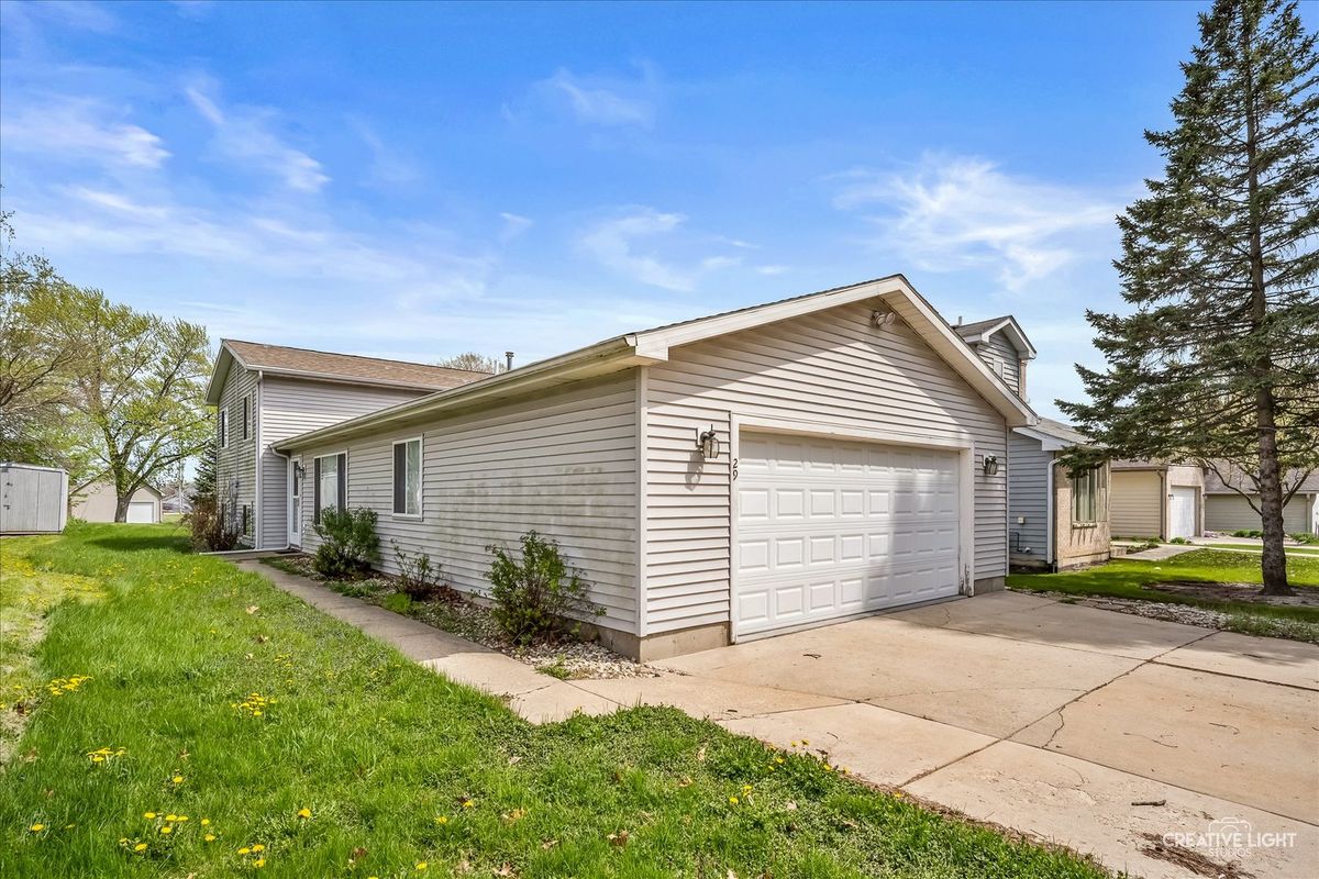 29 ELM Avenue, Fox Lake, IL 60020