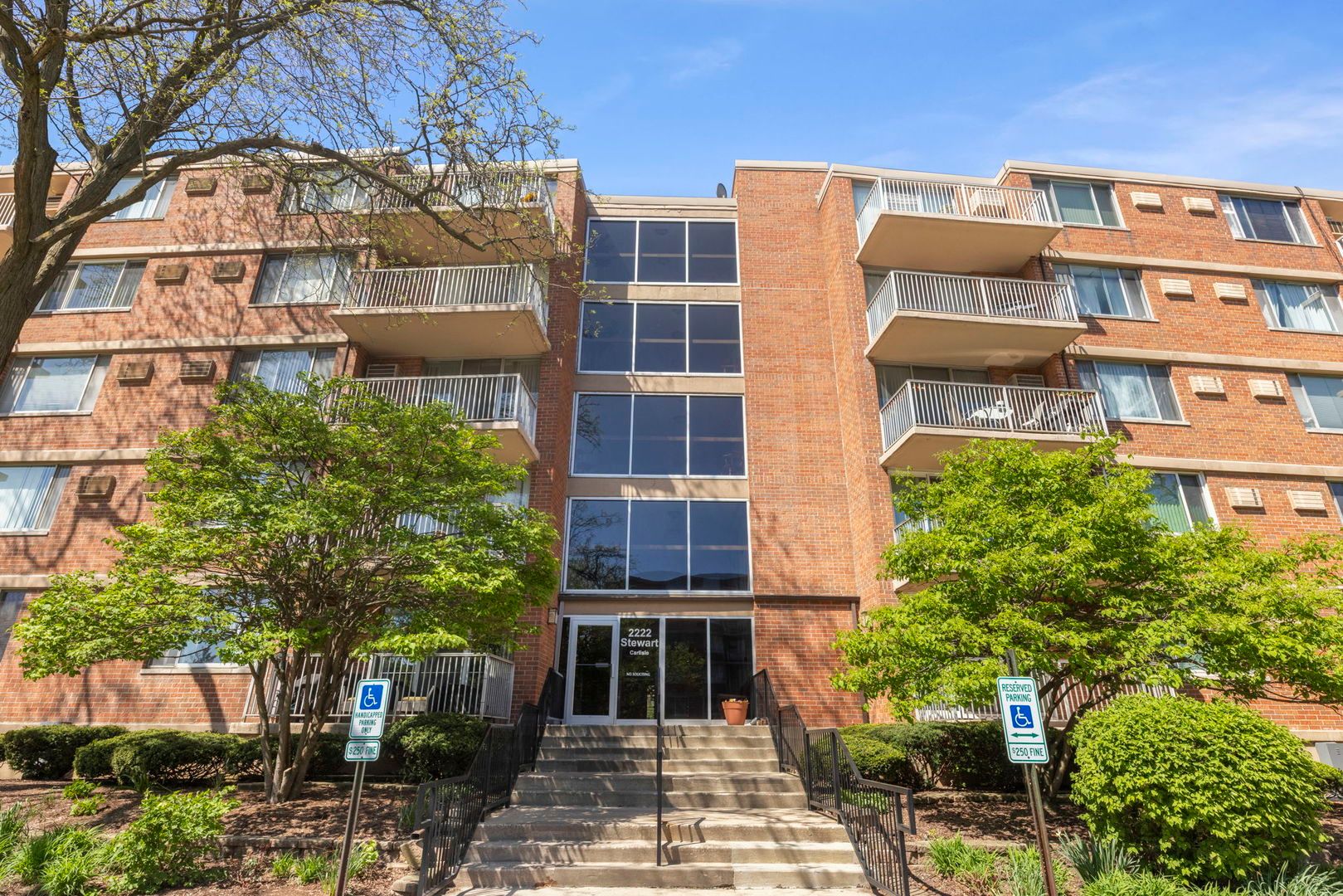 2222 S Stewart Avenue #2F — Lombard, IL 60148