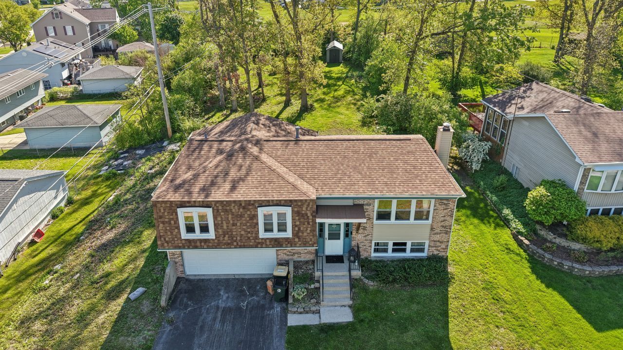 7901 Iroquois Court — Woodridge, IL 60517