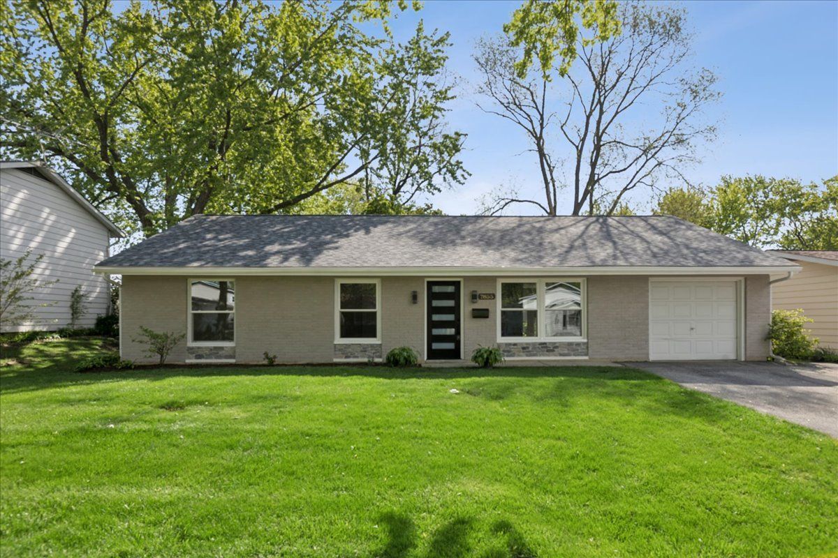 7855 Kensington Lane, Hanover Park, IL 60133