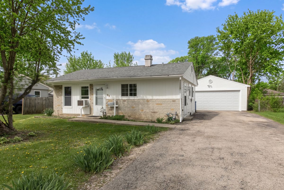 22 Wren Road, Carpentersville, IL 60110