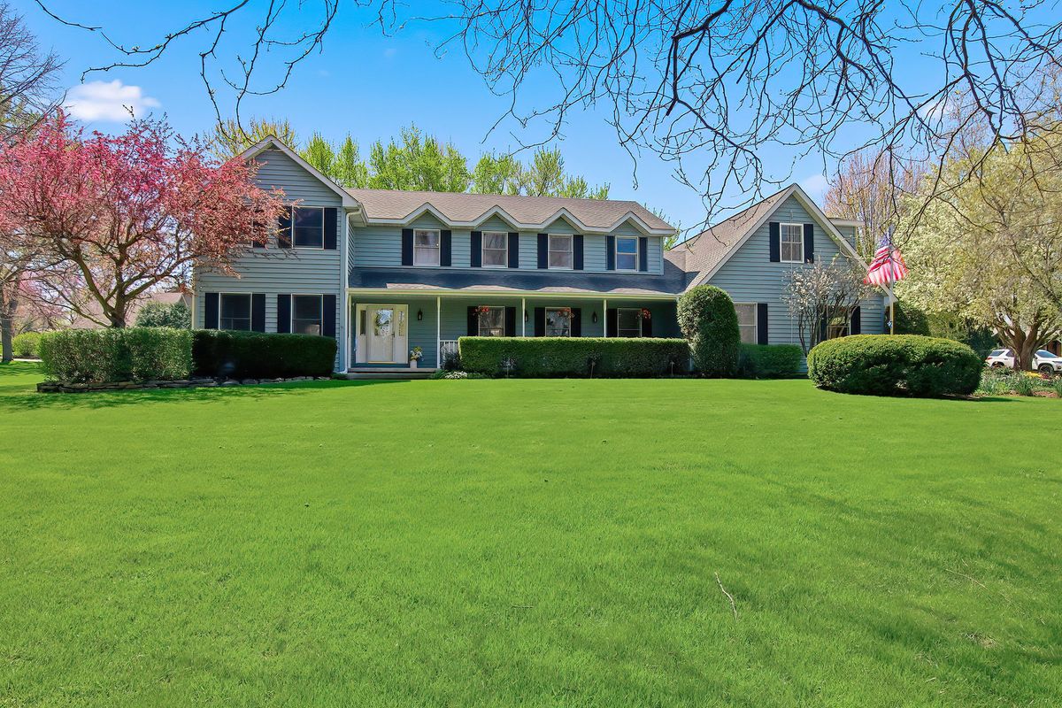 40498 Sunset Drive, Antioch, IL 60002