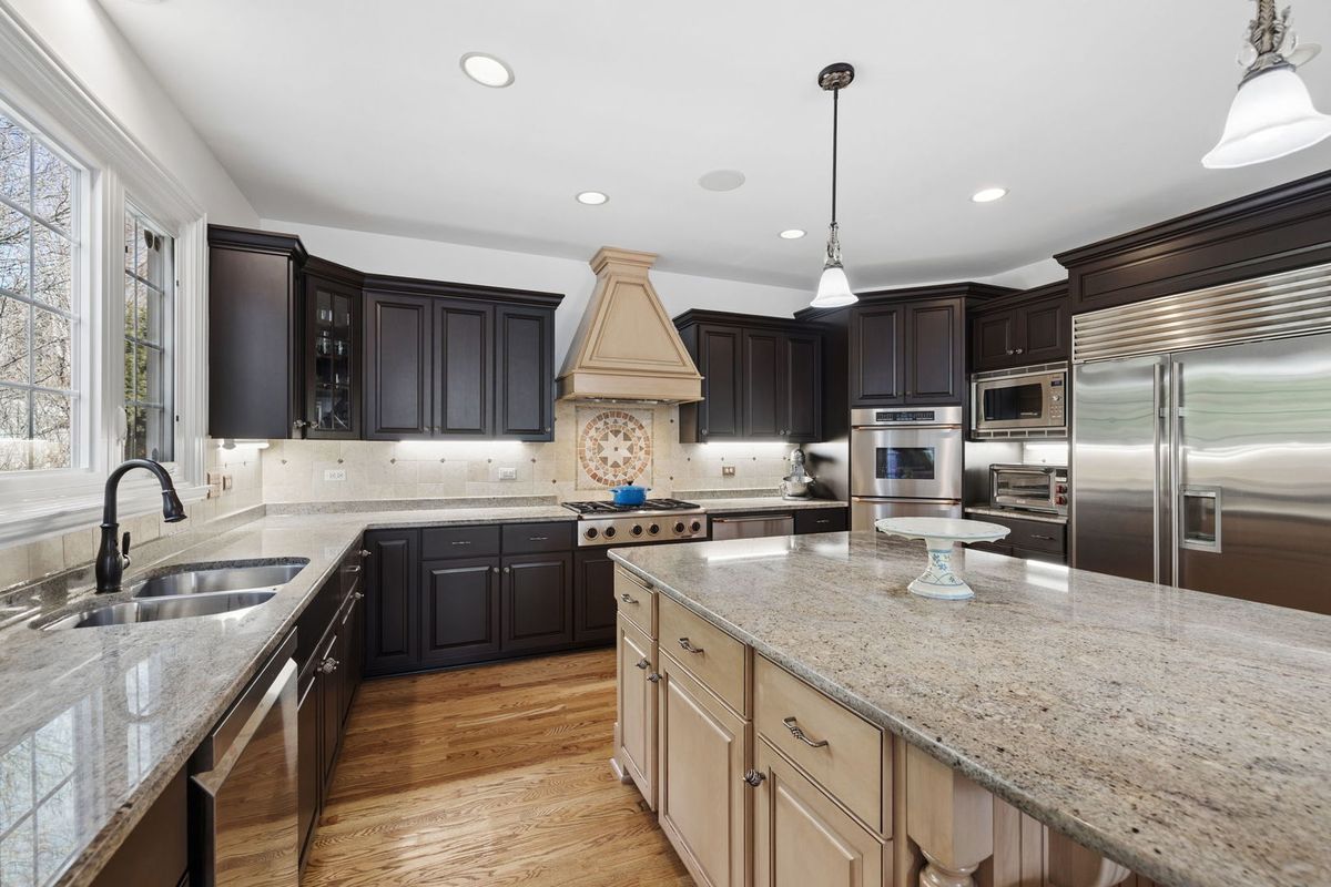 824 Megan Court, Westmont, IL 60559