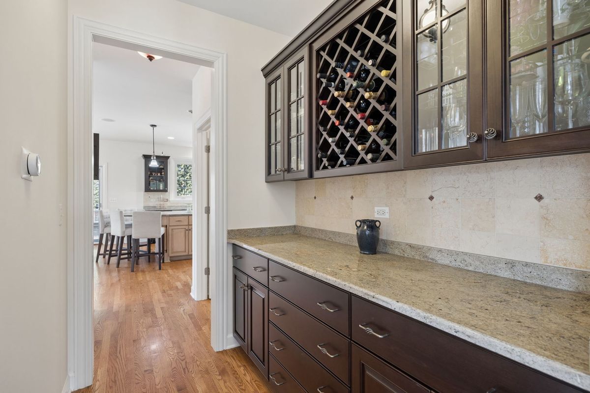 824 Megan Court, Westmont, IL 60559